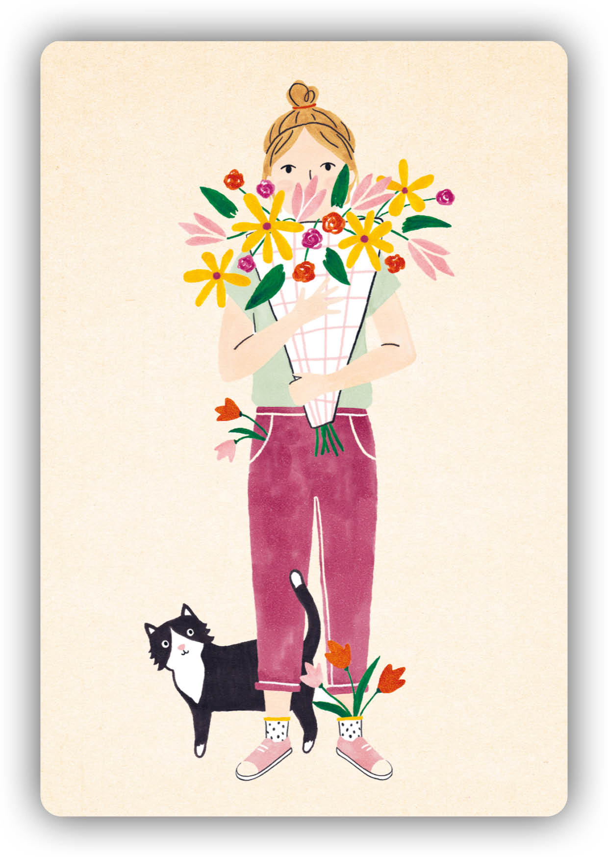 postkaart van een vrouw met bos bloemen in de handen en een kat tussen de benen